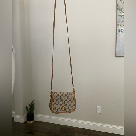 Authentic Gucci Vintage Crossbody Bag - Picture 4 of 14